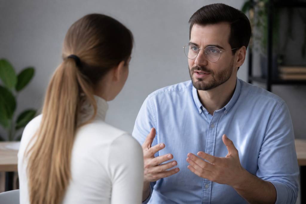 Beispiele für körpersprache: gestik, mimik und ihre bedeutung im alltag